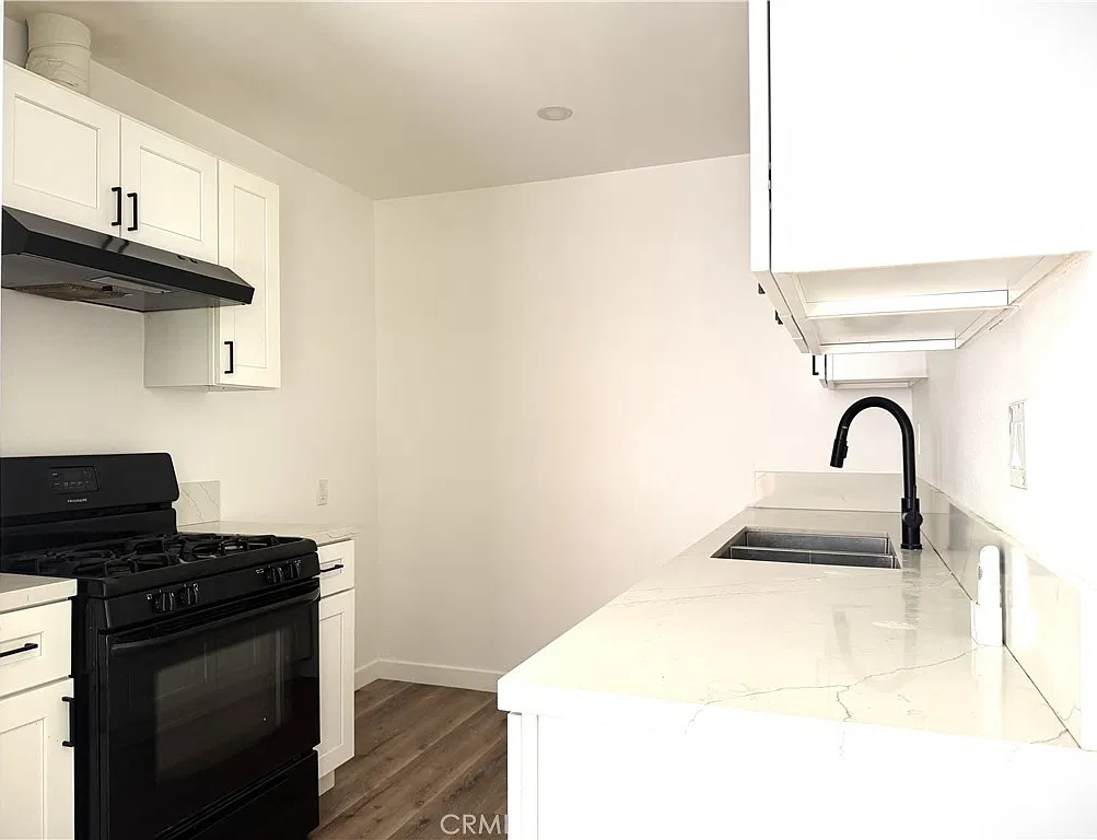 Studio, 380 sqft, $1,500 — Photo 3