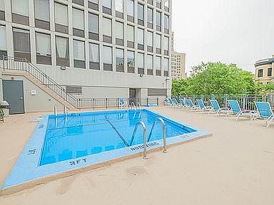 5th image of 444 W Fullerton Pkwy APT 402
