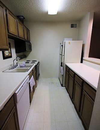 5th image of 1901 Holleman Dr #305