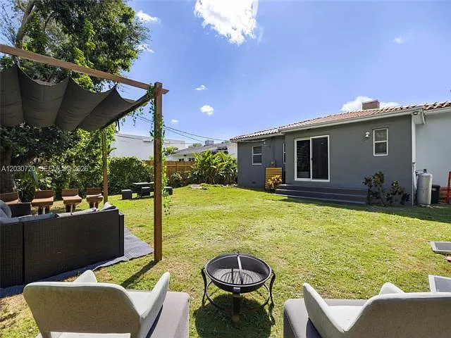 285 NW 45th St — Photo 12