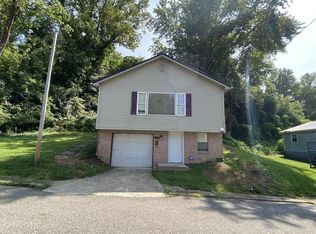 908 Vine St, Raceland, KY 41169