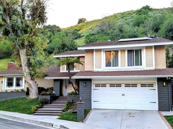 20224 Chapter Dr, Woodland Hills, CA 91364