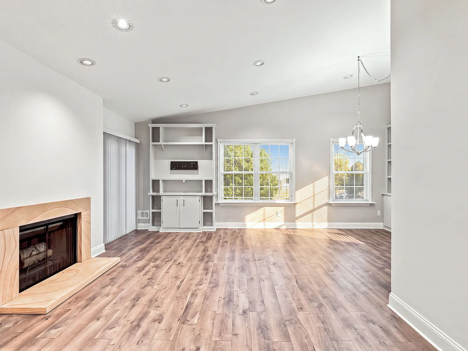 2 bed, 1200 sqft, $3,000 — Photo 4