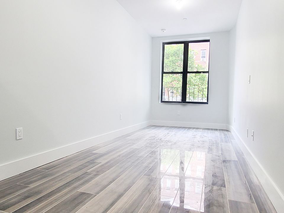 2nd image of 2479 University Ave #2A