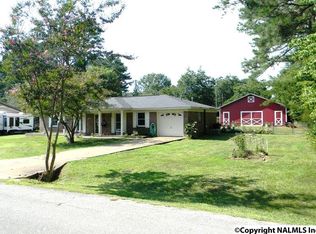 2490 Cove Cir, Hokes Bluff, AL 35903