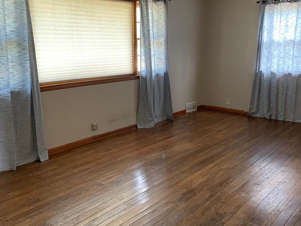2nd image of 1005 N Division St