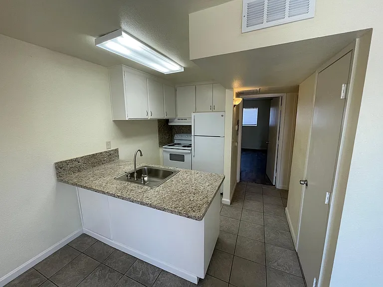 2067 E Shaw Ave #A TO P — Photo 5