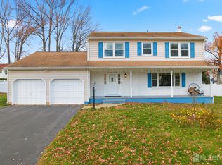 7 Oberlin Ct, Edison, NJ 08820
