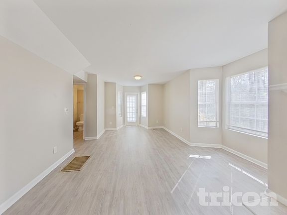3rd image of 3912 Laurel Bend Dr