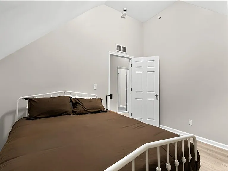 558 Marston St #5 — Photo 13