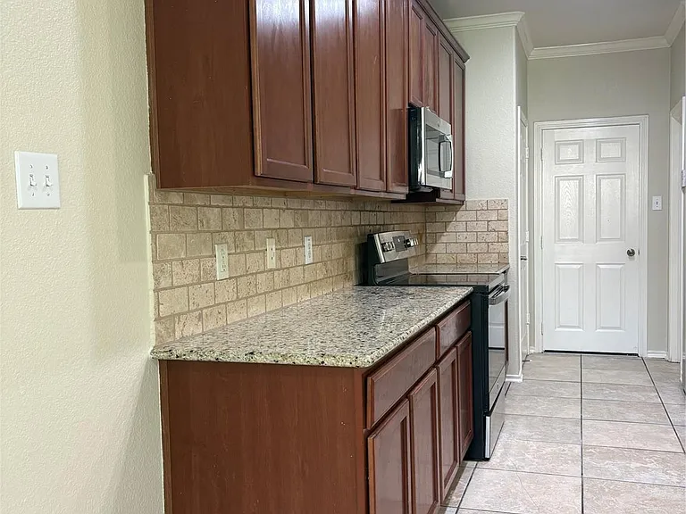 24514 Haywards Crossing Ln — Photo 9