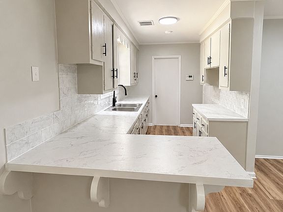 4th image of 4953 Rosehaven Dr