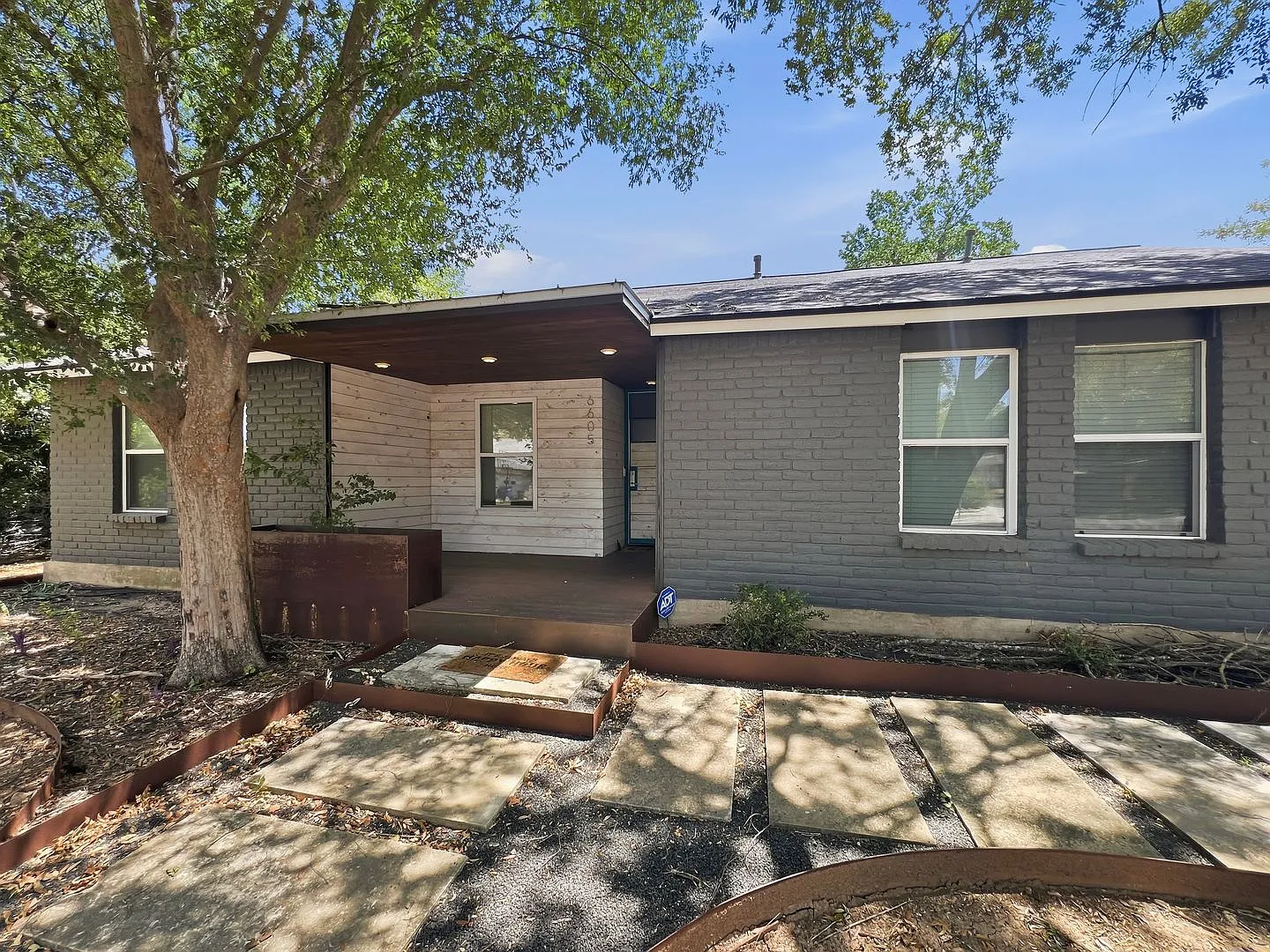 Unique Redesign - South Austin 3/2 - Big Private Yard - Garage- Great Neighborhood - Close to Eve... — Photo 3