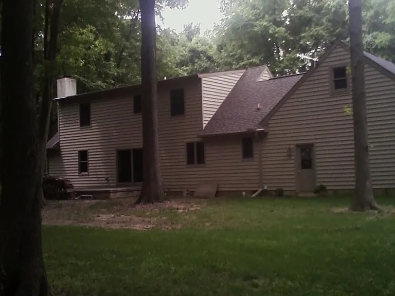 21324 Delaware Ave — Photo 2