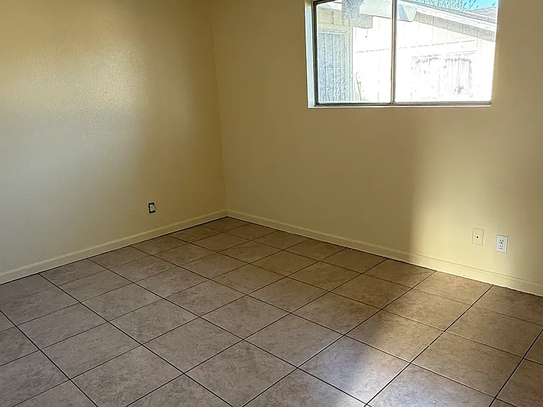 875 Acacia Ct — Photo 1