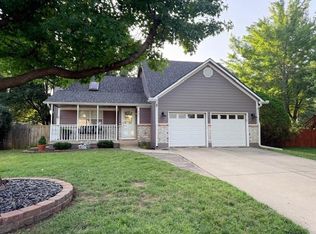 601 Woodson Ln, Greenwood, MO 64034
