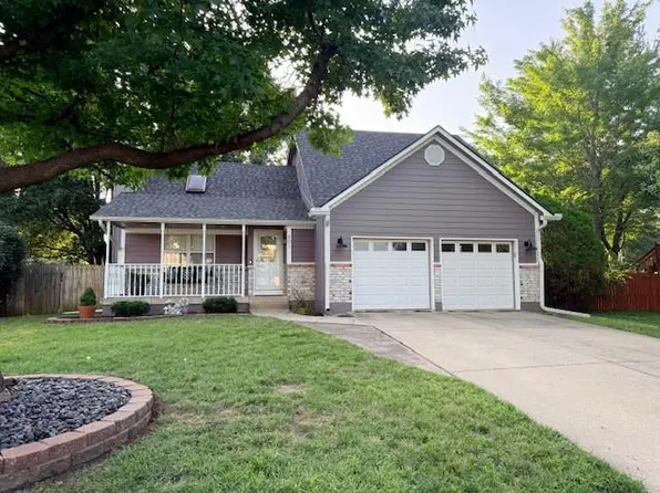 601 Woodson Ln, Greenwood, MO 64034