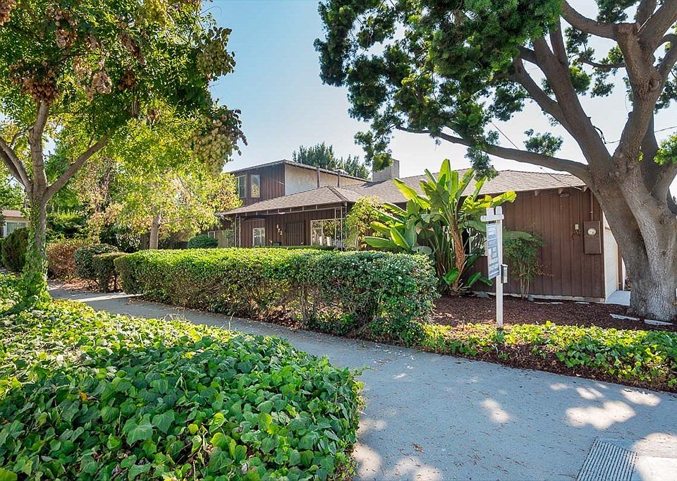 1st image of 472 Hilltop Dr