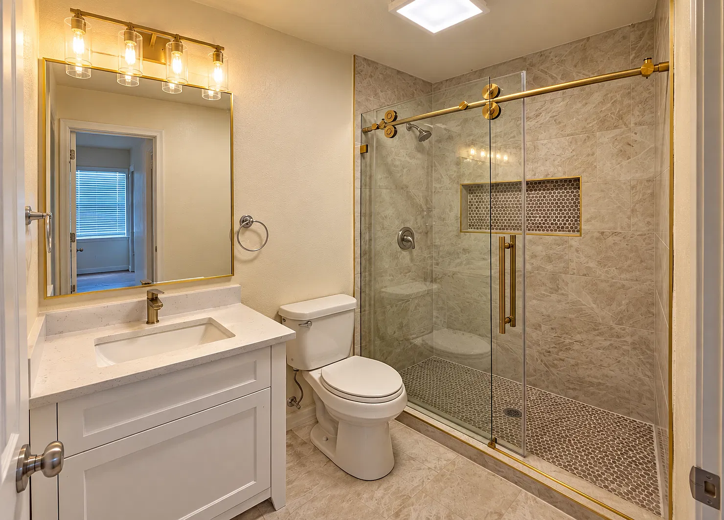 8449 Freeport Dr — Photo 2