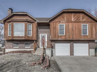 134 Nelson Cir, Olathe, KS 66061