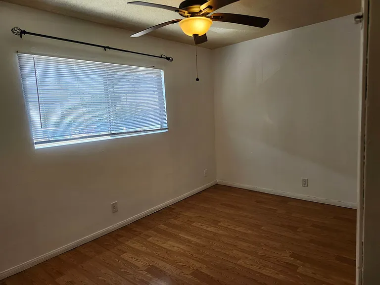 1320 S Greenwood Ave — Photo 6
