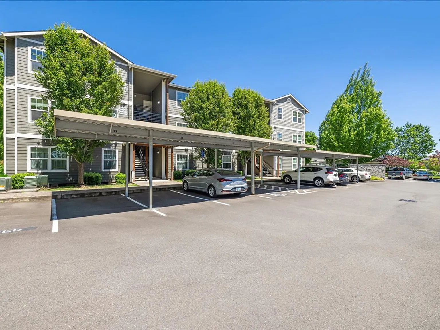 Hawk's Point Apartments — Photo 3