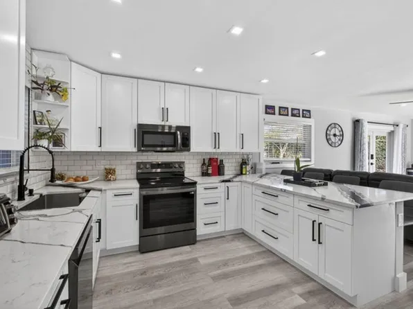 2388 S Wallen Dr, Palm Beach Gardens, FL 33410