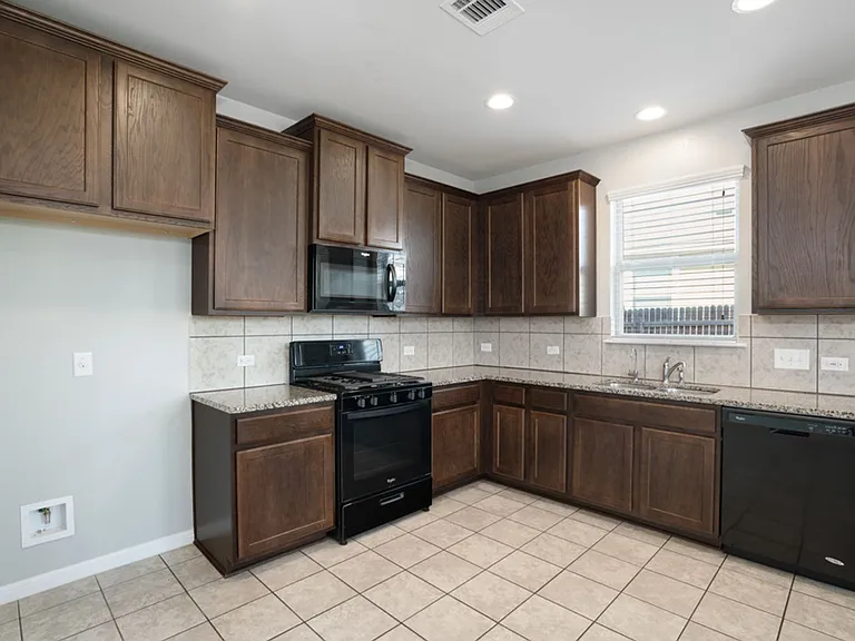 156 Triumph Rd — Photo 9