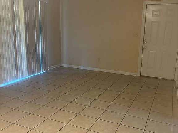 3rd image of 836 Richmond St APT 3