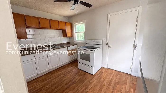 2 bed, 1.0 bath, 672 sqft, $1,170 — Photo 3