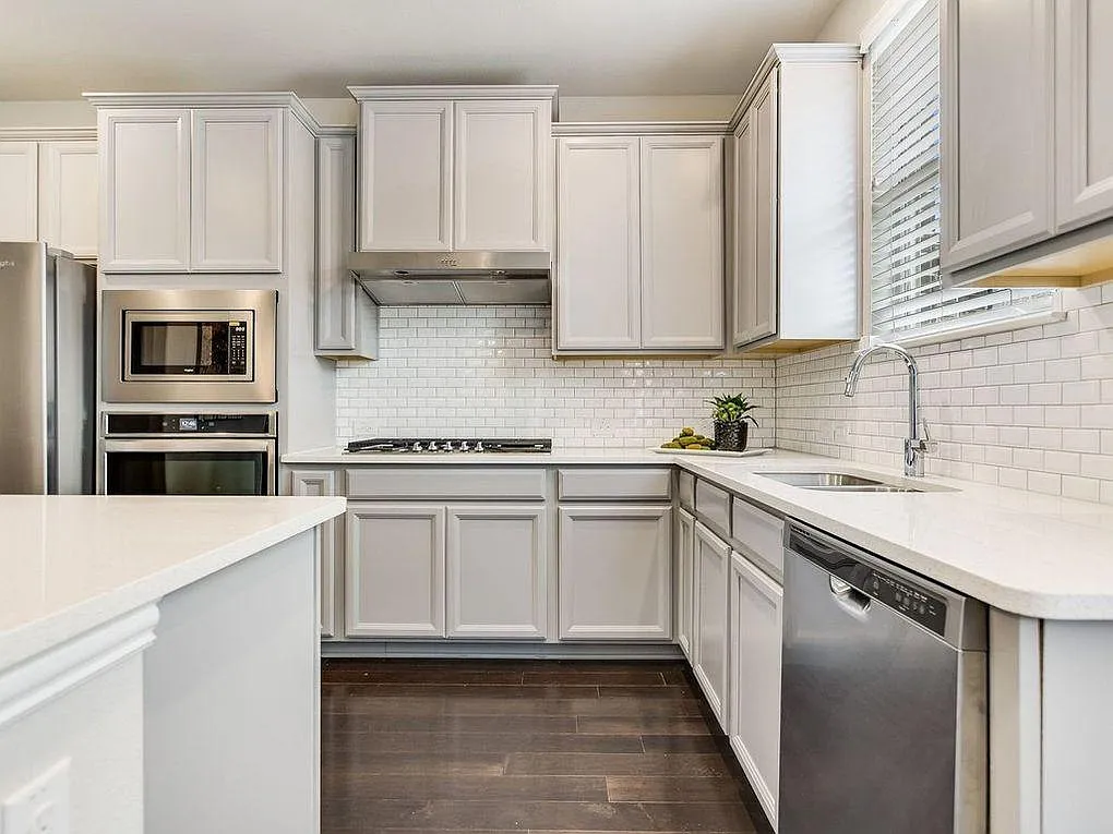3 bed, 2.5 bath, 1810 sqft, $3,000 — Photo 3