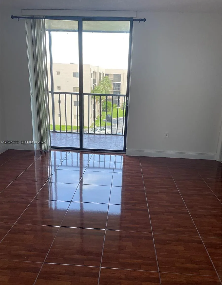 Horizons West Condo #4 — Photo 3