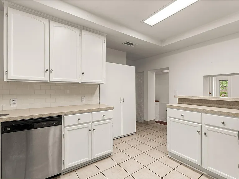 2202 W Main St — Photo 11