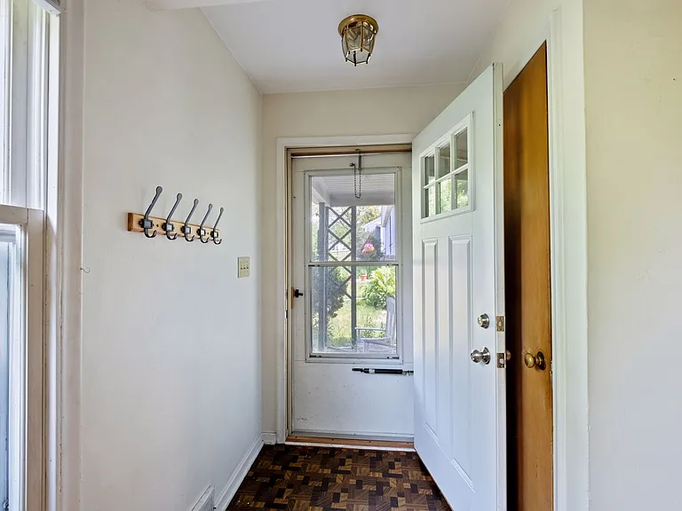 1660 Ford Pkwy — Photo 8