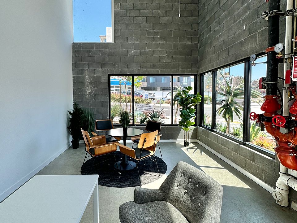 1st image of 2440 University Ave #114