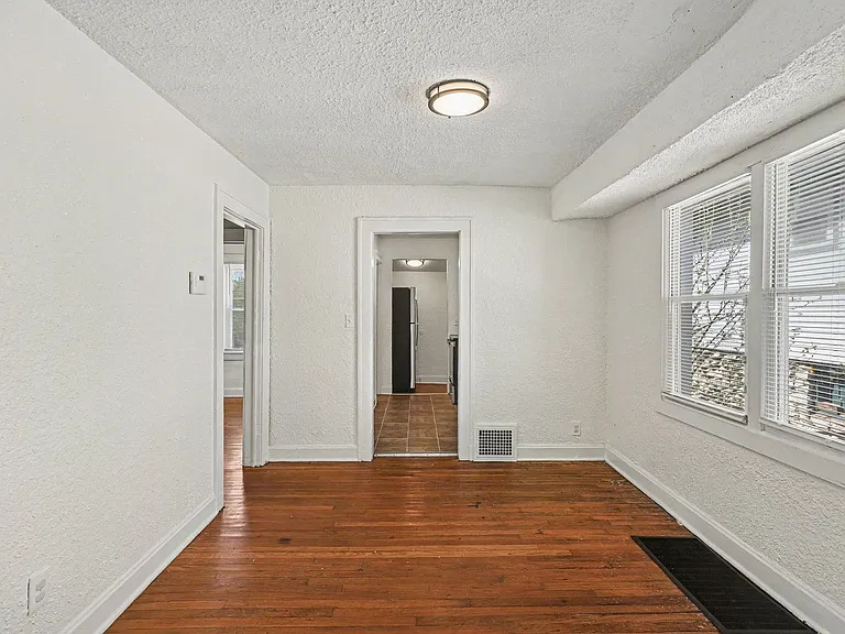 3315 E 52nd St — Photo 7