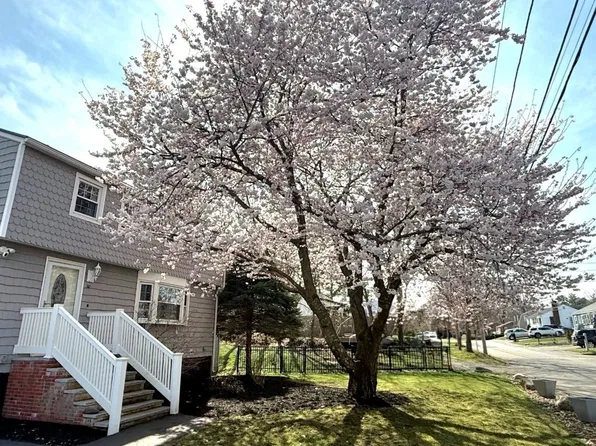 30 Pratt St, Tewksbury, MA 01876