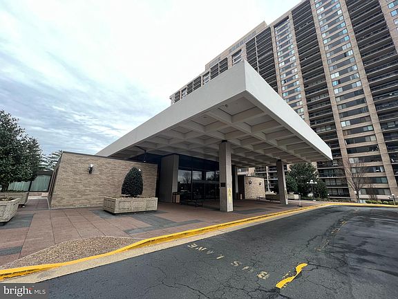 2nd image of 3701 S George Mason Dr Unit 2618N