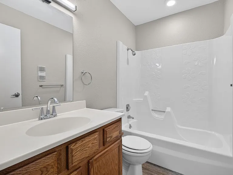 Hollow Hills Apartments — Photo 90