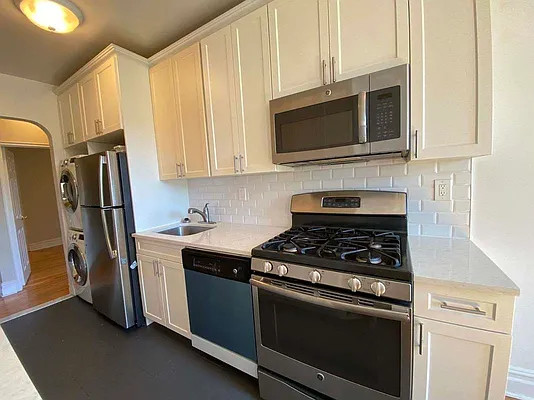 Rented by Waldstar Real Estate LLC | media 19