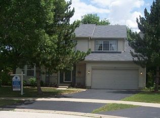 915 Lancaster Ln, Lake Zurich, IL 60047