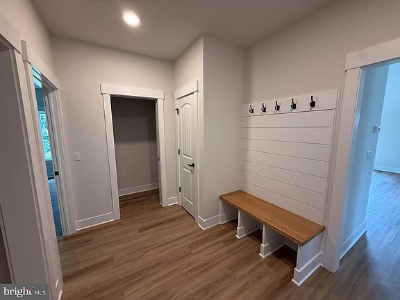 5th image of 242 Parkside Pl