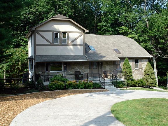 2nd image of 37 Pineridge Ct