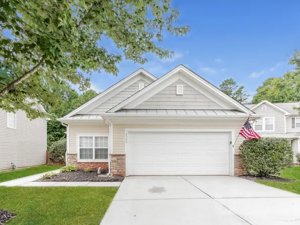 2720 Markham Woods Ct, Charlotte, NC 28214