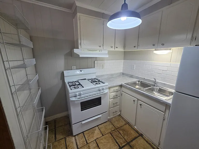 1717 N Locust St — Photo 14
