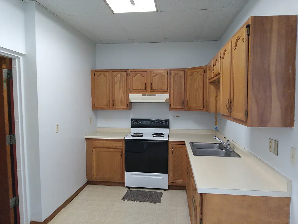403 Lafollette St #202