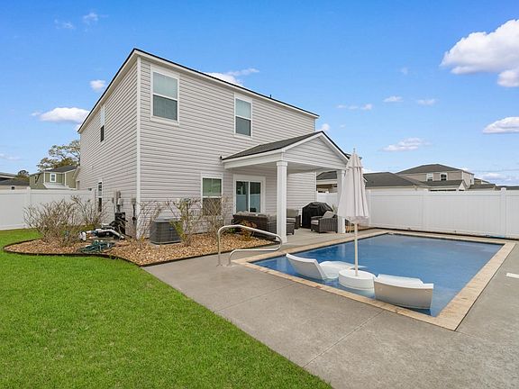 3rd image of 1111 Saltgrass Way