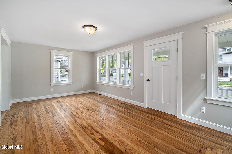 5th image of 181 Elm Street