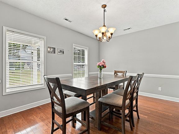 5th image of 1606 Oak Lawn Dr.