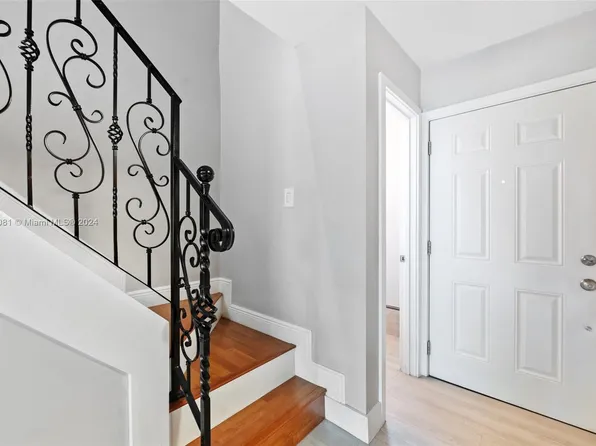 11 Olive Dr APT H, Hialeah, FL 33010